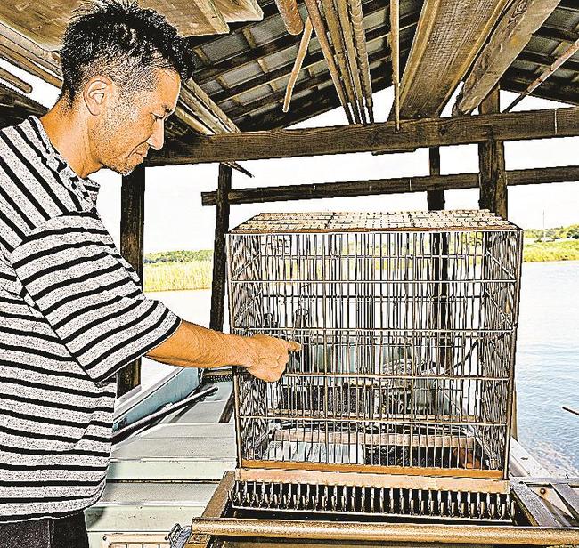 編み目の幅１２㍉以上の籠が付いたじょれん＝松江市西浜佐陀町