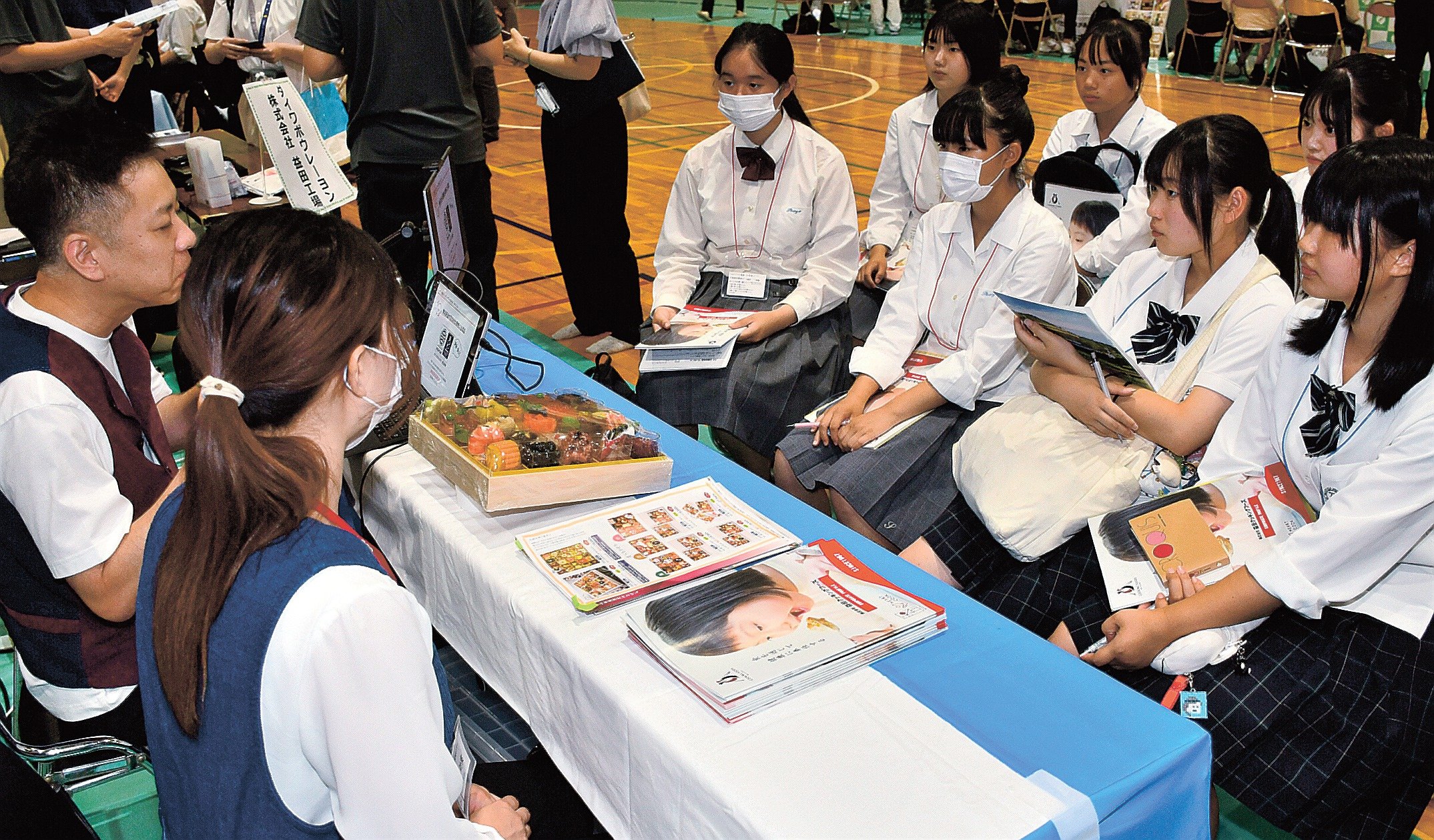 3年生、地元就職の情報探る 益田、津和野、吉賀の5高校 企業説明会に