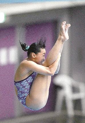女子板飛び込みで優勝した三上紗也可＝Ａｓｕｅ大阪プール