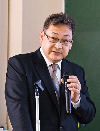セキュリティ対策について説明する杉原祐樹さん＝松江市西生馬町、松江工業高等専門学校