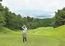 弓ケ浜半島や日本海を望むコースで、最高のプレーをみせた＝鳥取県伯耆町丸山、大山平原ゴルフクラブ