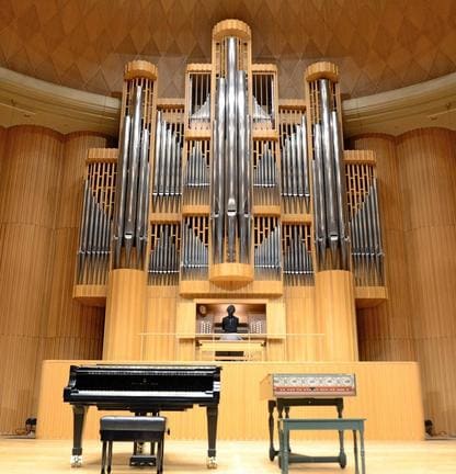 オーバーホール前のパイプオルガン＝プラバホール（資料）