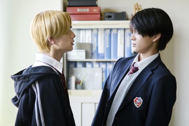 6月5日公開の映画『山口くんはワルくない』に出演する(左から)高橋恭平、岩瀬洋志(C)2026『山口くんはワルくない』製作委員会 (C)斉木 優/講談社