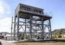 高知県黒潮町に整備された津波避難タワー。町内には計６基ある＝２０２０年12月