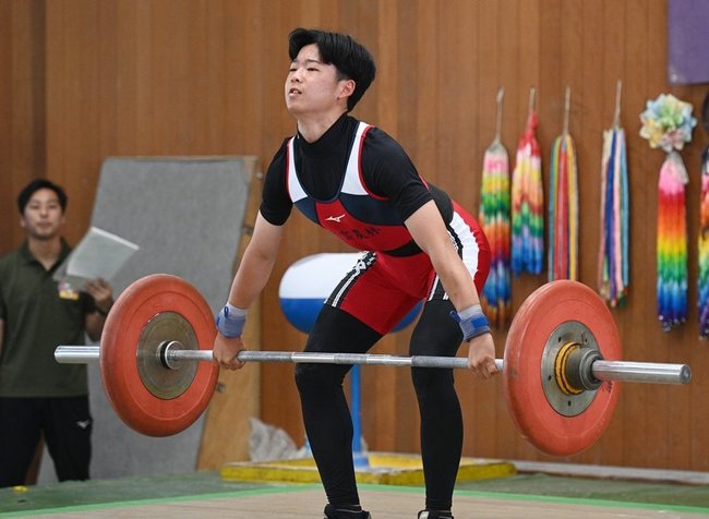 男子６７キロ級優勝の稗田清吾（出雲農林）