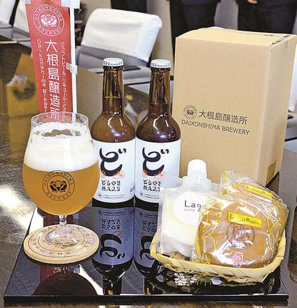 規格外のどら焼きと余ったヤギのミルクで醸造したクラフトビール「山陰どらやきＨＡＺＹ」＝松江市末次町、松江市役所