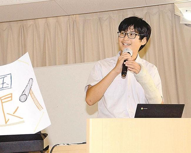 練り上げたアイデアを発表する生徒＝松江市大輪町、山陰教員研修センター