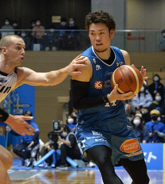 スポーツ速報 スサマジ 金丸の古巣 三河に快勝 21年最終戦を勝利で飾る 山陰中央新報デジタル