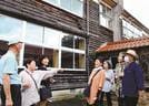 思い出が詰まった旧浜田高校今市分校との別れを惜しむ卒業生ら＝浜田市旭町丸原