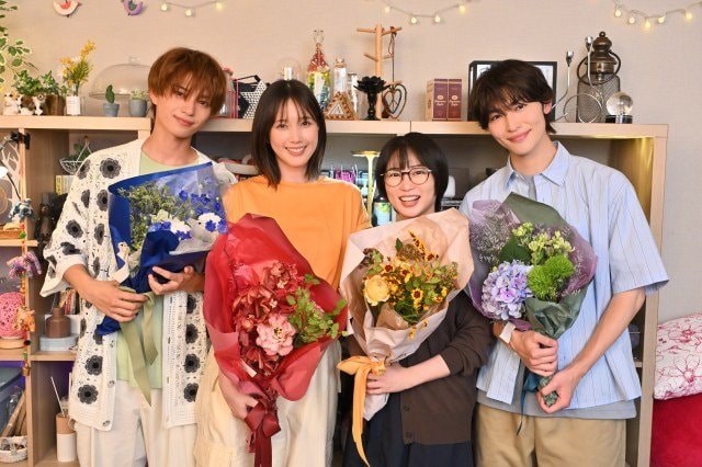『北くんがかわいすぎて手に余るので、3人でシェアすることにしました。』クランクアップを迎えた（左から）岩瀬洋志、本田翼、志田未来、増子敦貴（C）カンテレ