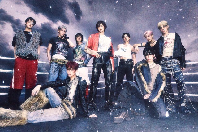&TEAM韓国1stミニアルバム『Back to Life』New Artist Photo（C）YX LABELS