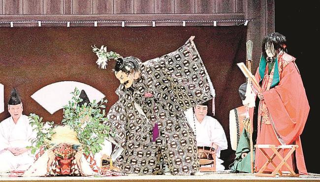 ヤマタノオロチ退治を題材にした佐陀神能の演目「八重垣」の一幕