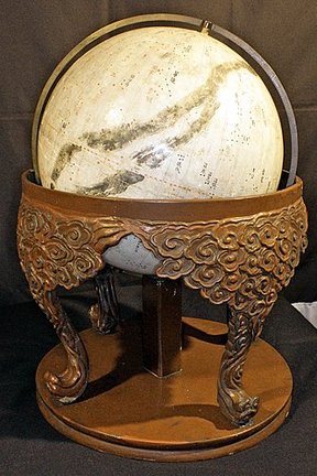 堀田仁助が製作（せいさく）した天球儀＝島根県津和野町の太皷谷稲成神社所蔵（しょぞう）