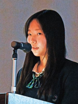 学習の成果を発表する生徒=島根県吉賀町柿木、町ふれあい会館