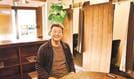 繁華街に活気を取り戻したいと語る福島将美さん＝ふくまるオフィス、松江市伊勢宮町
