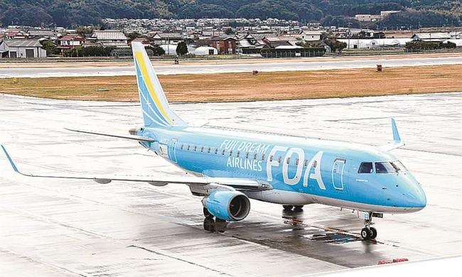 仙台空港から出雲空港に到着したＦＤＡの最終便＝出雲市斐川町沖洲、同空港