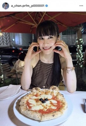 「Hello Hawaii」Perfumeあ～ちゃんが公開した、ハワイ満喫のオフショット　（写真はインスタグラム @a_chan.prfm_p000001 より）