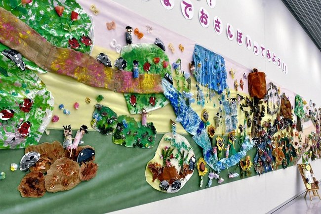 複数の保育園や認定子ども園の子どもたちによる合作=松江市袖師町、島根県立美術館
