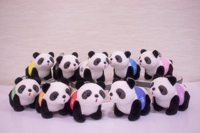 浅草花やしき名物「パンダカー」が10色に “推しカラー”で楽しむ新