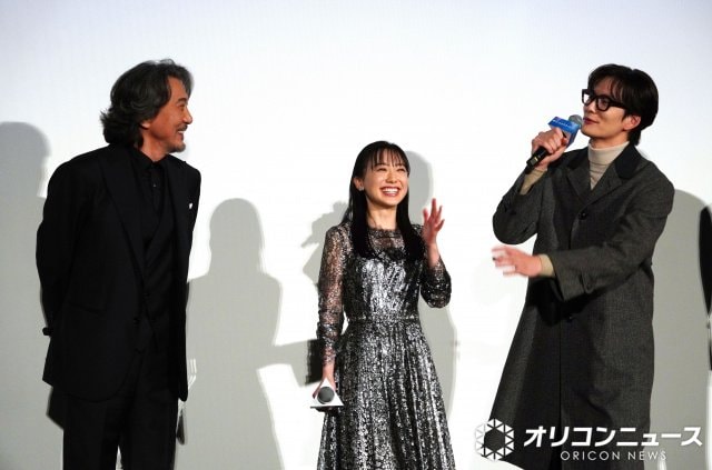 映画『果てしなきスカーレット』初日舞台あいさつに登壇した（左から）役所広司、芦田愛菜、岡田将生 （C）ORICON NewS inc.