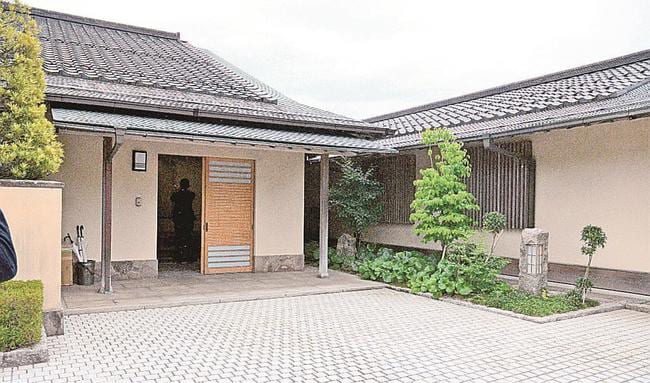 活用策が宙に浮いている島根県知事公舎＝松江市北堀町