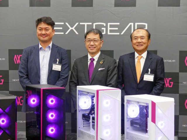 （写真左から）AMD社・Jackie Kwon氏、マウスコンピューター代表取締役社長・軣秀樹氏、Linkworld社・Jefferson Lin氏（写真：水野幸則）