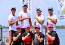 カヌースプリント・カヤックフォア200メートルで優勝した島根中央男子（後列）と２位の島根中央女子