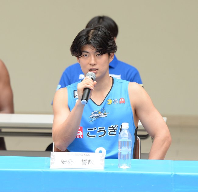 優勝をかけて戦うことを誓う安藤誓哉主将＝松江イングリッシュガーデン