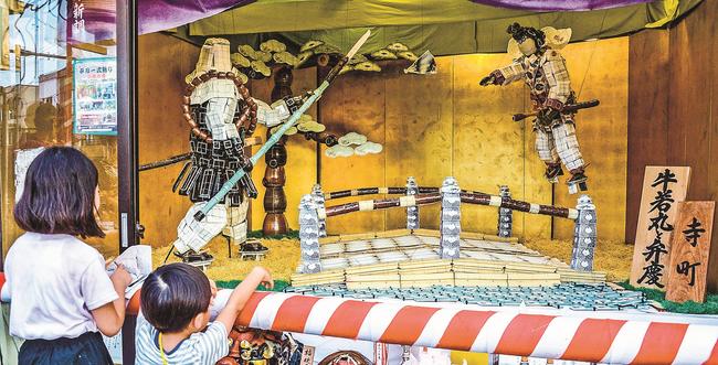 特選に選ばれた寺町の「牛若丸と弁慶」＝出雲市平田町