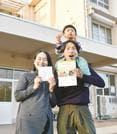 廃校舎を活用してミニシアターの開設を目指す柴田修兵さんと家族＝鳥取県湯梨浜町