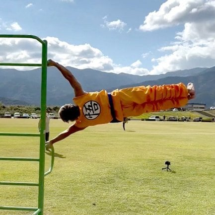 孫悟空に憧れ“舞空術”を習得するMASATOさん