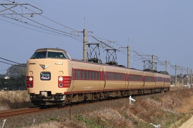 定期運行を終えた特急やくもの３８１系車両