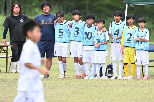 ３位決定戦 東出雲ー法吉 　仲間のＰＫ戦を見つめる