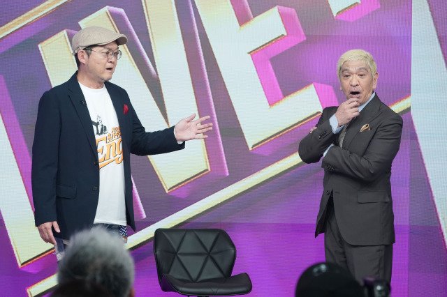 『DOWNTOWN+』2度目の生配信に登場した松本人志(右)と兄・隆博さん (C)DOWNTOWN+