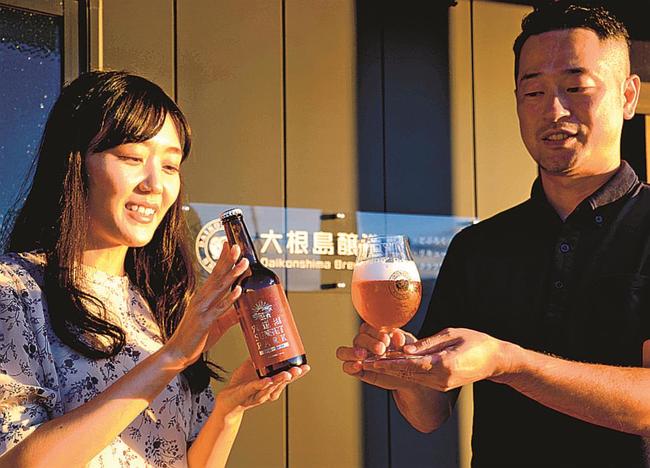 完成した「ＴＡＳＯＧＡＲＥＢＥＥＲ」＝松江市八束町江島、大根島醸造所