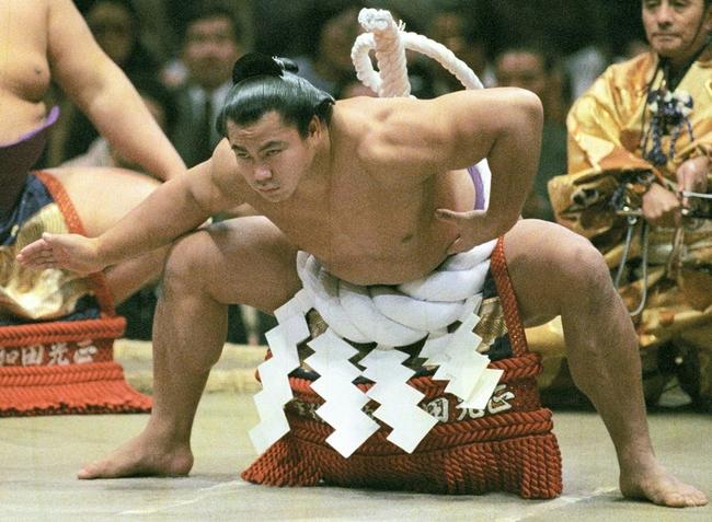 小さな体で一時代を築いた元横綱千代の富士＝１９８５年１月、両国国技館