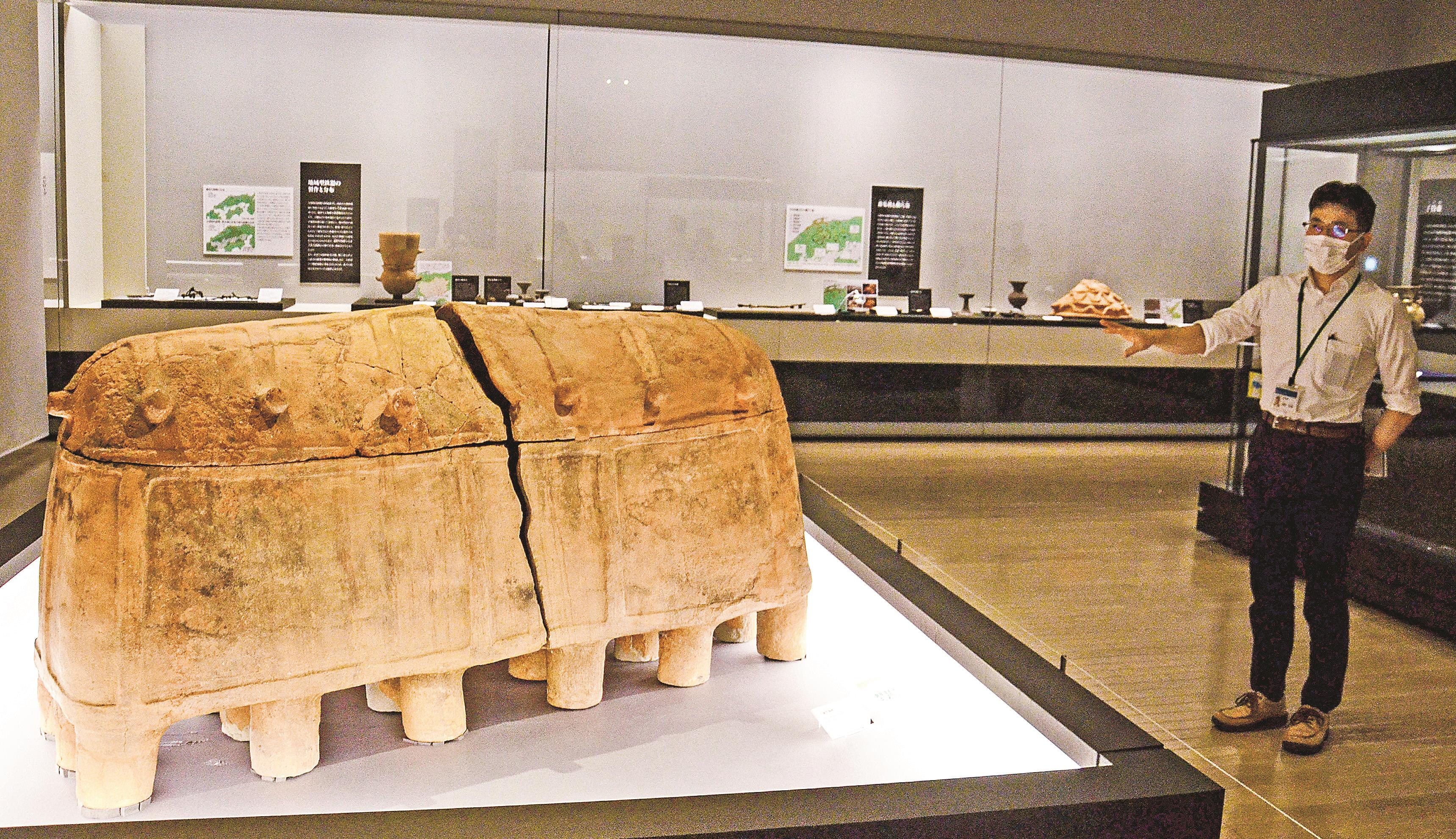 論文集　古代出雲と吉備の交流　考古学　弥生時代　古墳　土器　特殊器台　横穴式石室 卑弥呼の謎に迫る古代吉備の至宝が崩壊危機 埴輪起源「特殊器台