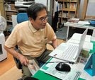 
          
山陰の会の活動について話す荒川勉さん＝米子市糀町、認知症の人と家族の会鳥取県支部
        