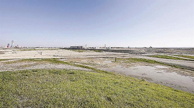 大阪・関西万博予定地の人工島・夢洲＝３月、大阪市