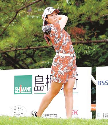 トップと１打差の２位につけた槇谷香＝大山平原ＧＣ