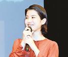 舞台であいさつする主人公カンナ役の蒔田彩珠さん＝出雲市大社町杵築南、大社文化プレイスうらら館