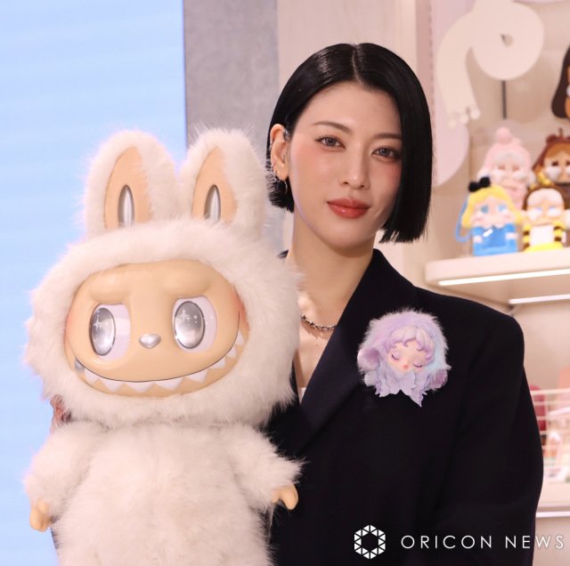 「ラブブ」のお目当てをゲットした三吉彩花 （C）ORICON NewS inc.