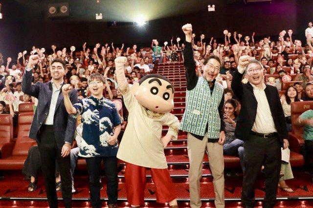 『映画クレヨンしんちゃん 超華麗！灼熱のカスカベダンサーズ』橋本昌和監督＆しんちゃんがインドのデリーを訪問、プレミア試写会に登壇