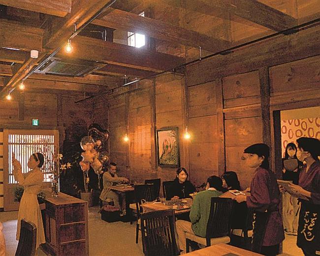 蔵を改修したカフェあん＝出雲市今市町