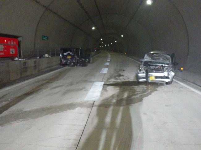 追突事故の現場（鳥取県警提供）