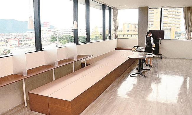 小上がり空間やカウンターテーブルを設けたスペース＝出雲市姫原町、中筋組