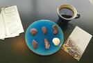 店内のカフェでは食べ比べもできる