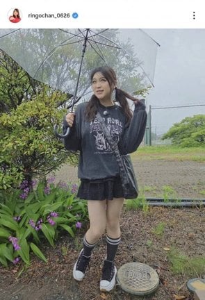 ほっそりとした美脚を披露したりんごちゃん(写真はインスタグラム @ringochan_0626 より)