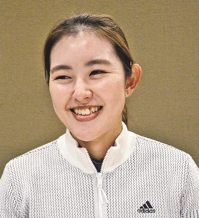「オフは体力と精神面の強化に取り組みたい」と話す浜崎未来＝滋賀県湖南市、美松ゴルフセンター