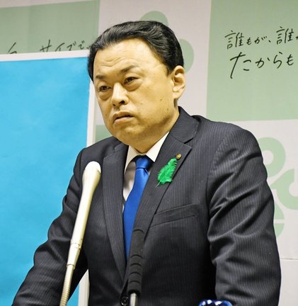 消滅可能性自治体が発表されたことを受け、意見を述べる丸山達也知事＝松江市殿町、県庁